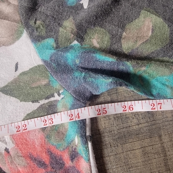 - CHRIS and carol long sleeve crew size XL - Picture 4 of 5